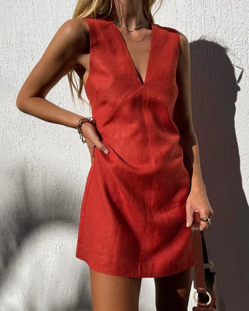 Elegantes Kleid mit V-Ausschnitt für einen raffinierten Look