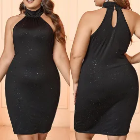 Modisches, figurbetontes Kleid in Übergröße mit Neckholder und Glitzereffekt